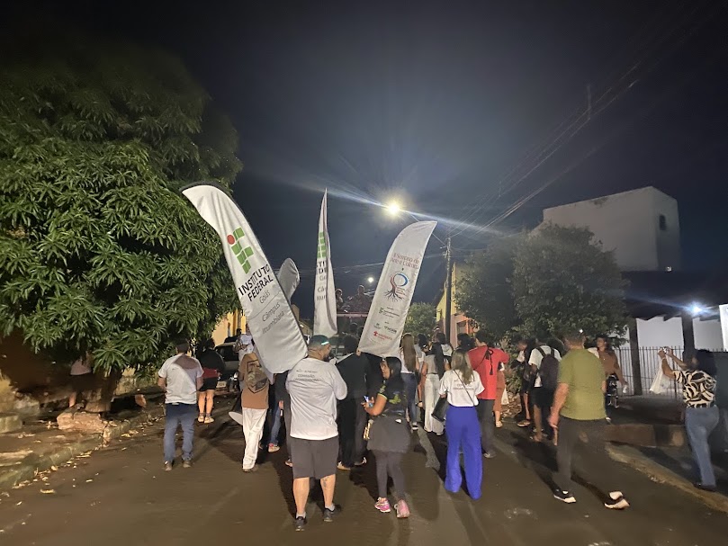 Cortejo saiu da Praça dao Bairro Brasília e seguiu até a Praça Sebastião Xavier